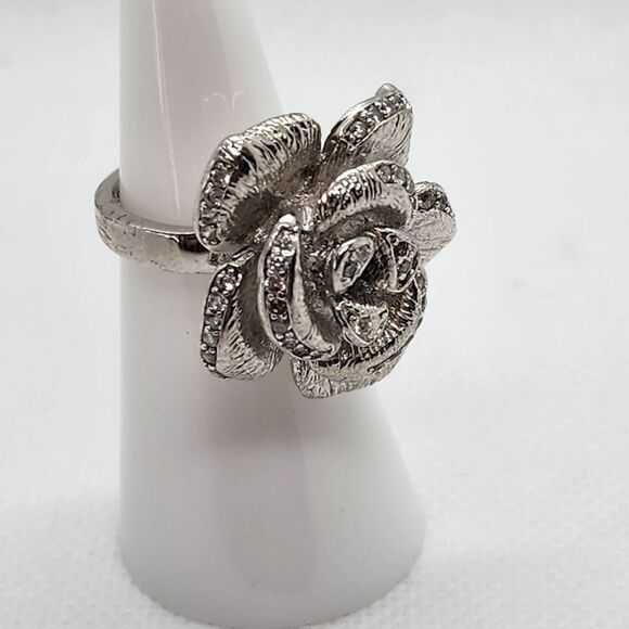 Vera & Co Brass Silver Tone & Clear Cubic Zirconia Flower Ring (5) - Picture 4 of 8